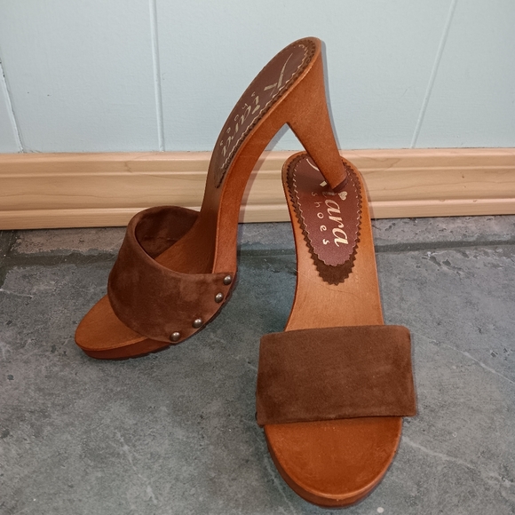Kiara Shoes Italy Brown Suede Slides Sandals 7M NEW - Picture 2 of 10